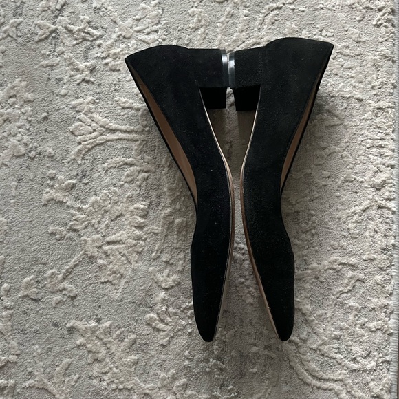 Manolo Blahnik Listony 30 Block-Heel Suede Pumps - Picture 2 of 4